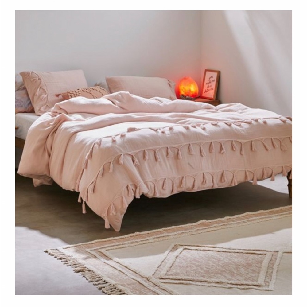 *Brand New* Urban Outfitters Boho Full/Queen Pink Duvet Cover with Tassels